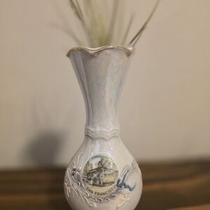 San Francisco Souvenir Vase with Cable Car Design
